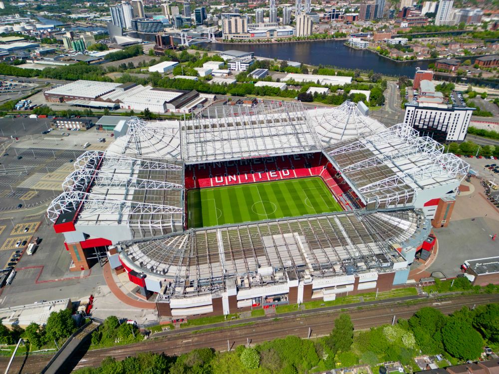 Stadion sepak bola terlihat dari udara
